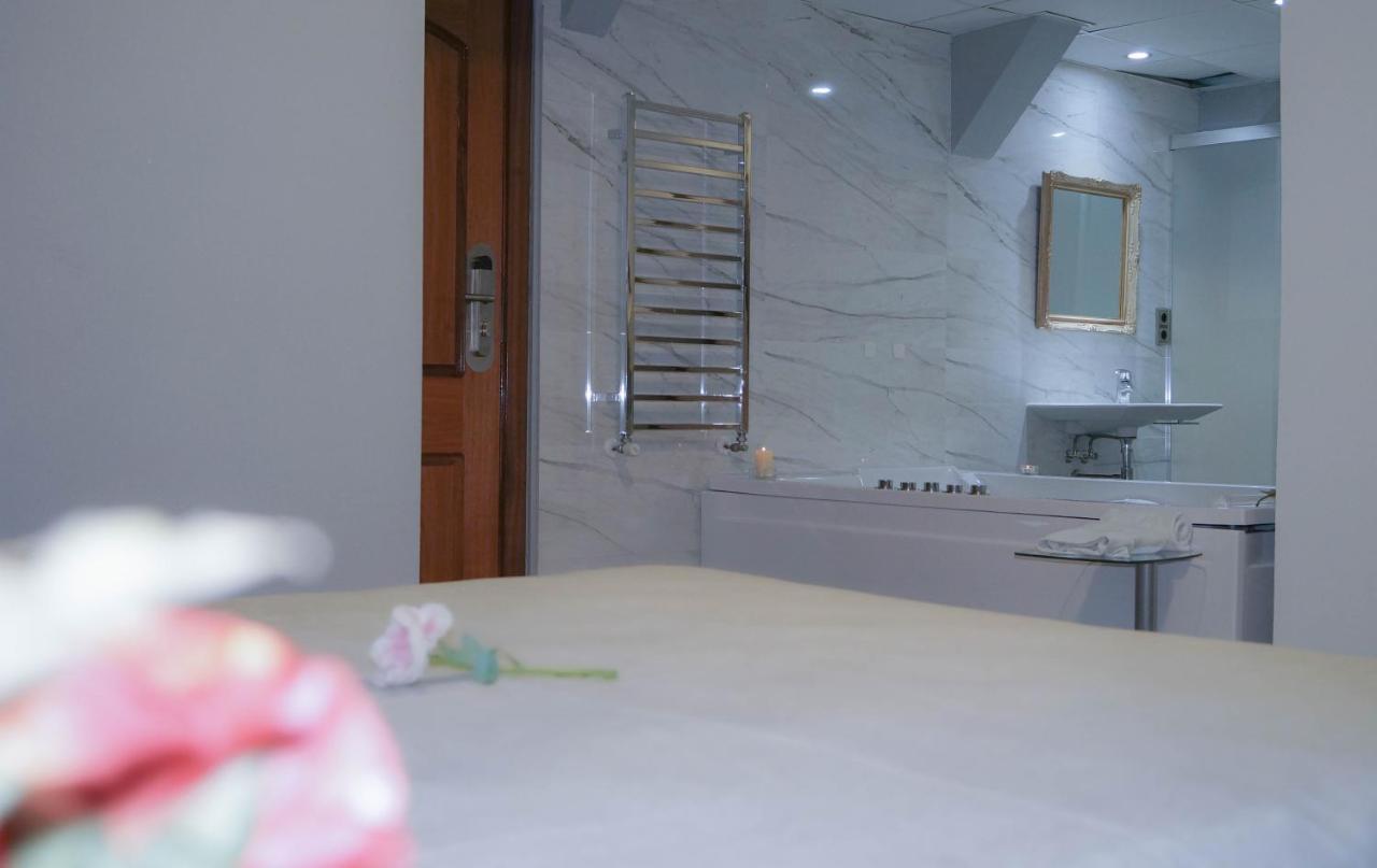 Queen Room Spa Bath,1133173845:JPEG